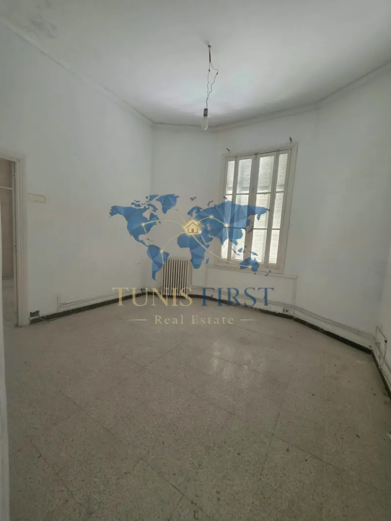 A Vendre Villa à rénover à Tunis — Tunis centre ville