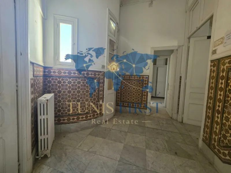A Vendre Villa à rénover à Tunis — Tunis centre ville