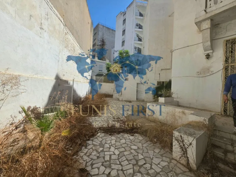 A Vendre Villa à rénover à Tunis — Tunis centre ville