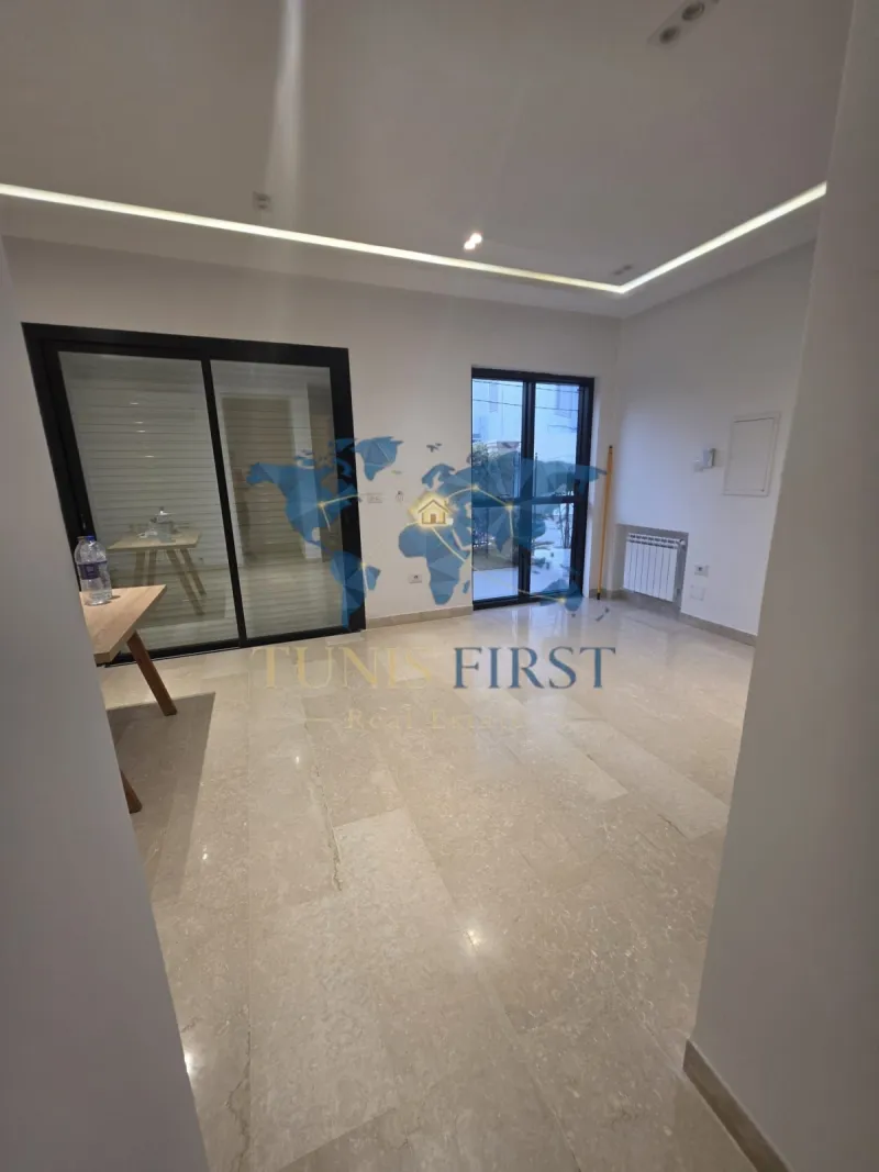 A Louer Appartement S+2 de Luxe à La Marsa — Marsa ville