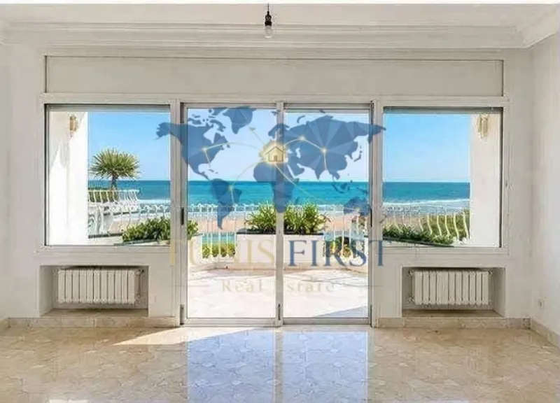 A louer Villa de charme pieds dans l’eau à La Marsa Cube — Marsa Cube