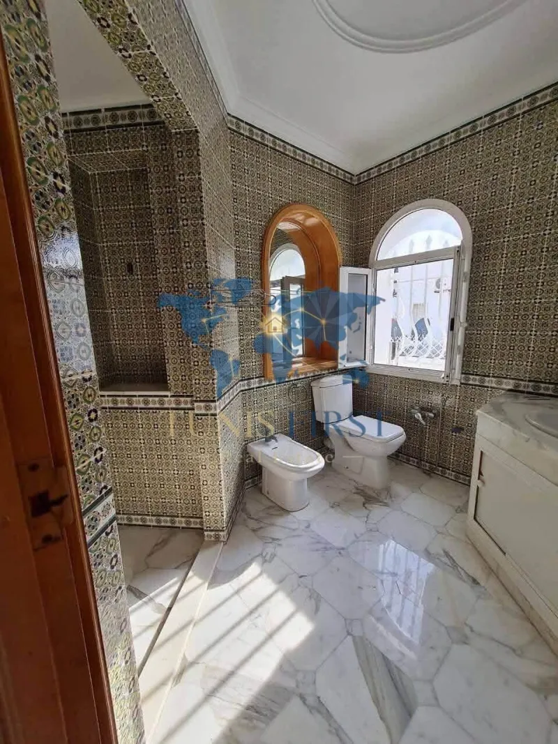A louer Villa de charme pieds dans l’eau à La Marsa Cube — Marsa Cube