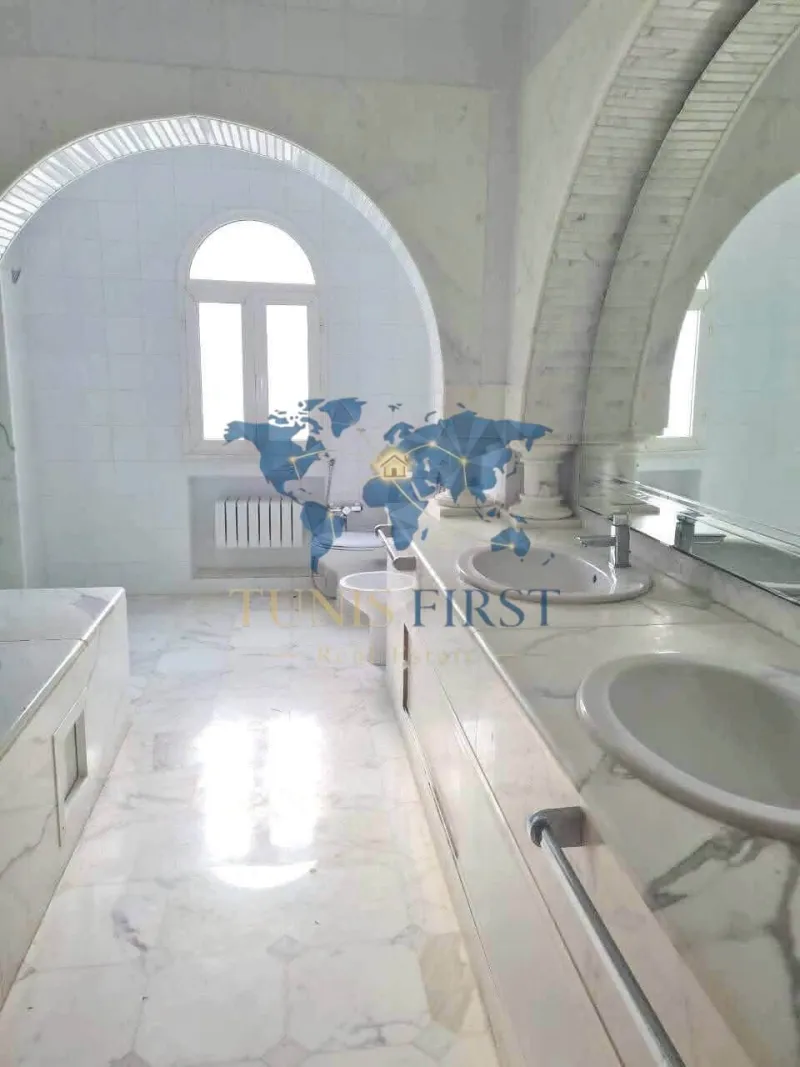 A louer Villa de charme pieds dans l’eau à La Marsa Cube — Marsa Cube