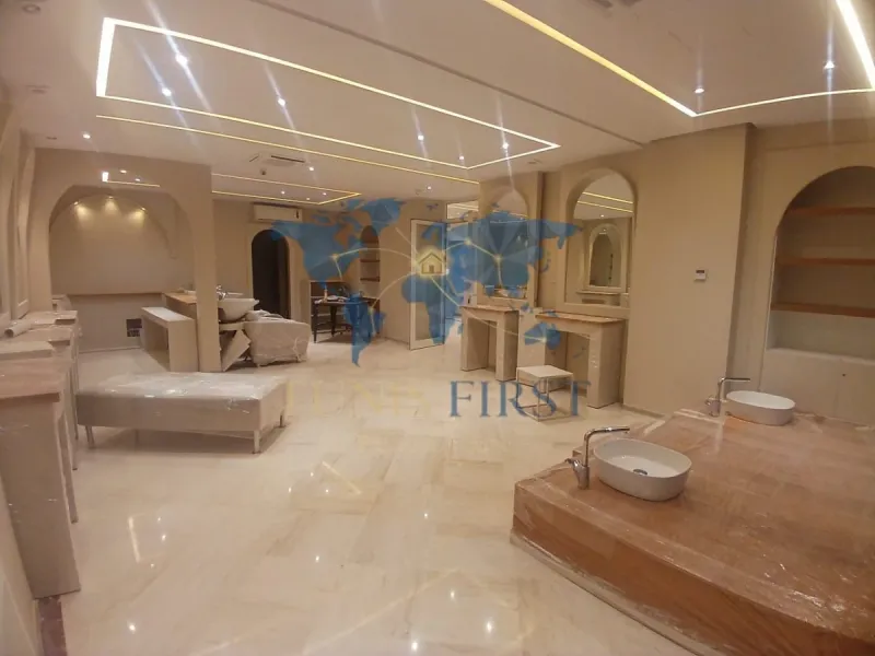 A louer local commercial de 200m² avec matériel esthétique et coiffure au coeur de La Marsa