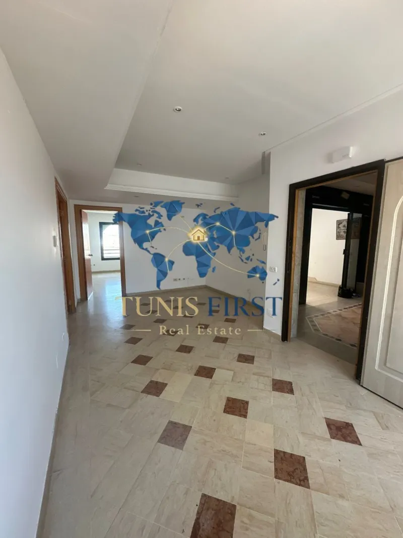 A Louer Bureau de 117 m² aux Berges du Lac 1 — Les berges du lac 1