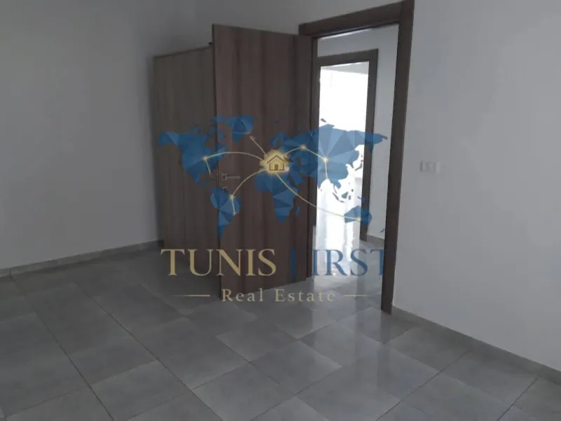 A Louer Appartement S+2 Vide à La Marsa Corniche — Marsa corniche