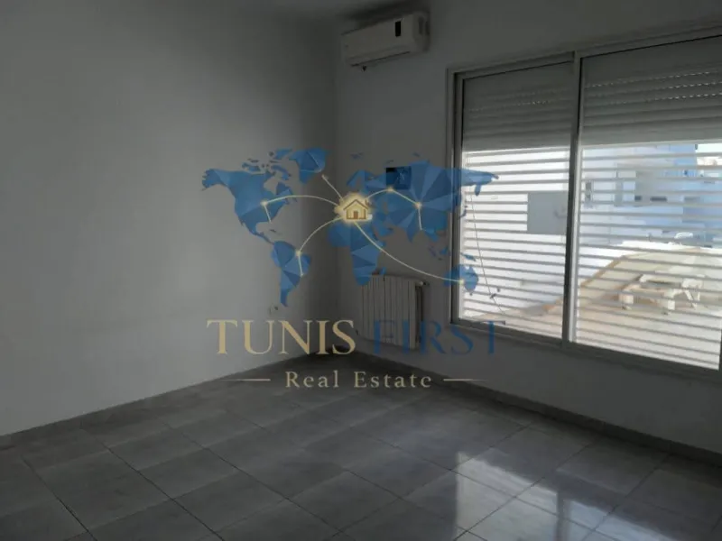 A Louer Appartement S+2 Vide à La Marsa Corniche — Marsa corniche
