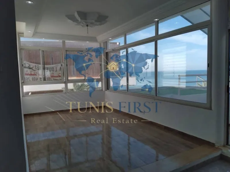 A Louer Appartement S+2 Vide à La Marsa Corniche — Marsa corniche