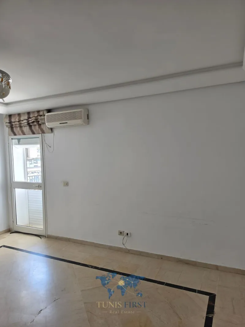 A Louer Appartement S+2 Vide à Ennasr 2 — Cite Ennasr 2