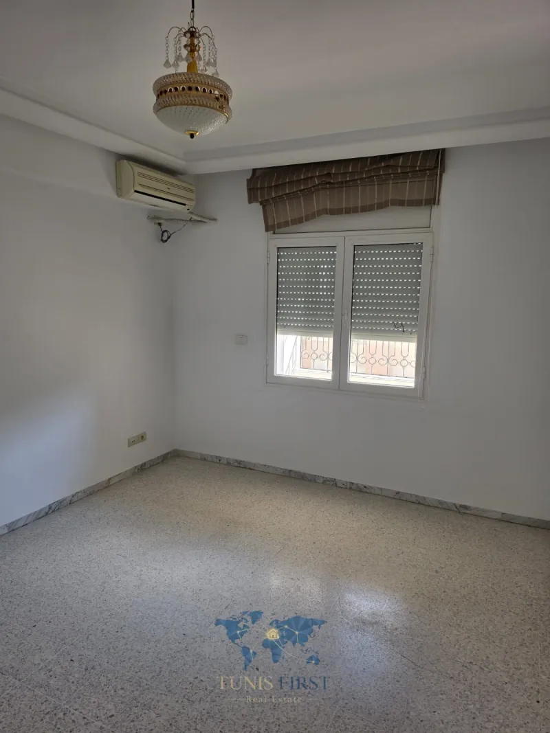 A Louer Appartement S+2 Vide à Ennasr 2 — Cite Ennasr 2