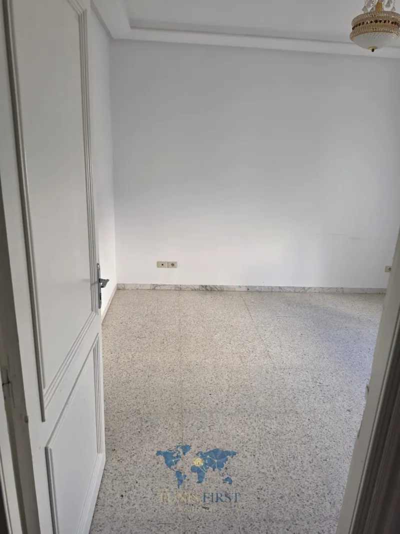 A Louer Appartement S+2 Vide à Ennasr 2 — Cite Ennasr 2