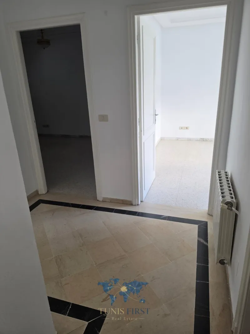 A Louer Appartement S+2 Vide à Ennasr 2 — Cite Ennasr 2