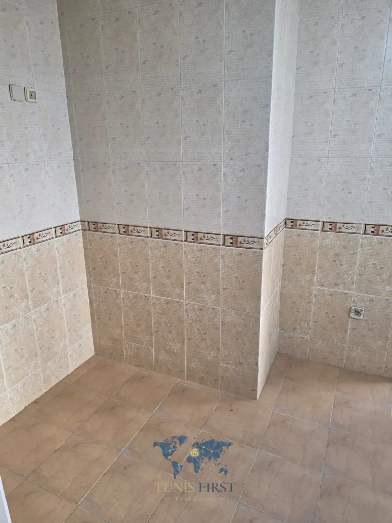 A Louer Appartement S+2 Vide à Ennasr 2 — Cite Ennasr 2