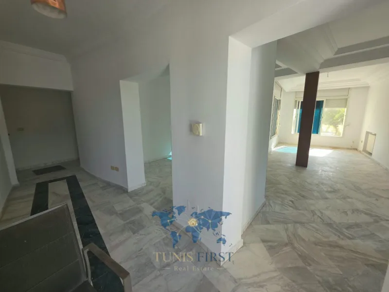 A Louer Appartement de Charme S+3 Vide à Gammarth — Gammarth