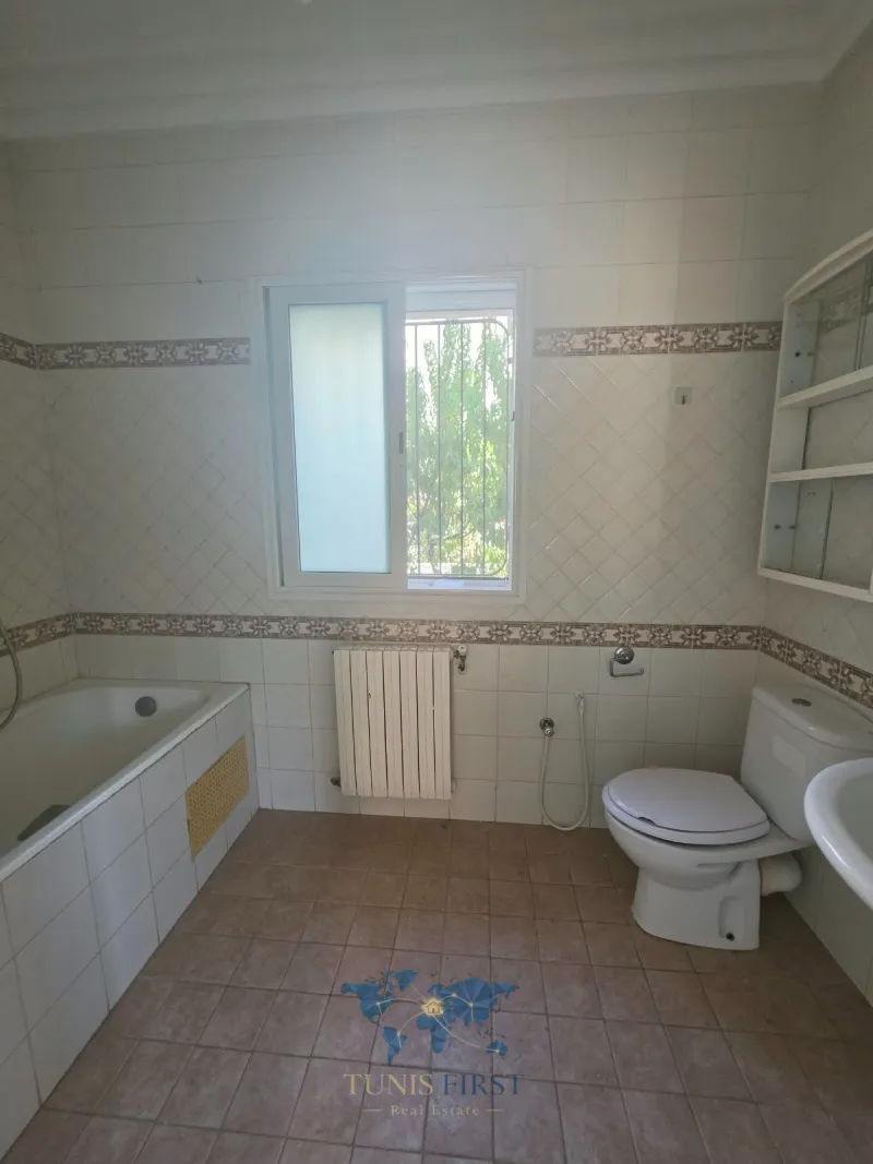 A Louer Appartement de Charme S+3 Vide à Gammarth — Gammarth