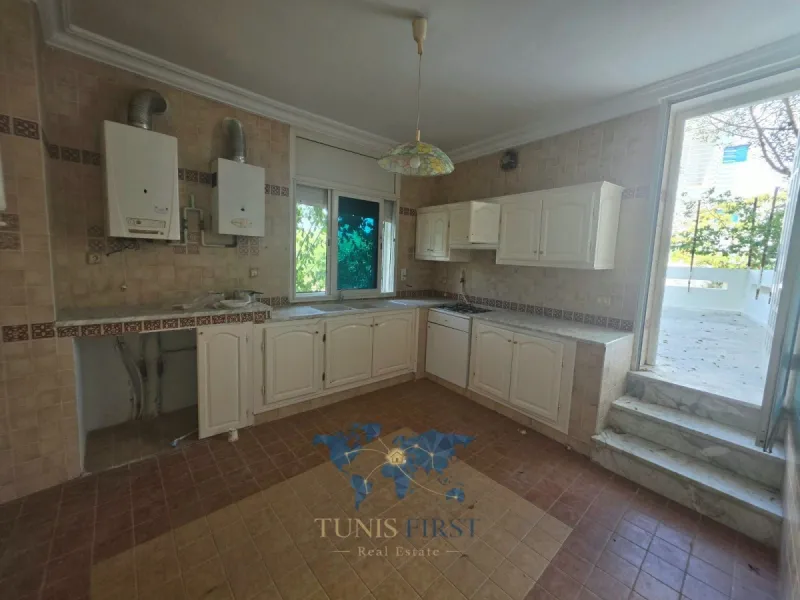 A Louer Appartement de Charme S+3 Vide à Gammarth — Gammarth