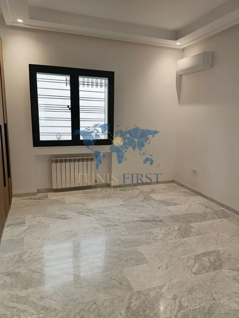 A vendre s+3 avec jardin au coeur de La Marsa — Sidi abdelaziz