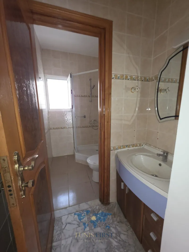 A louer  Villa S+6 pour usage bureautique à Gammarth — Gammarth
