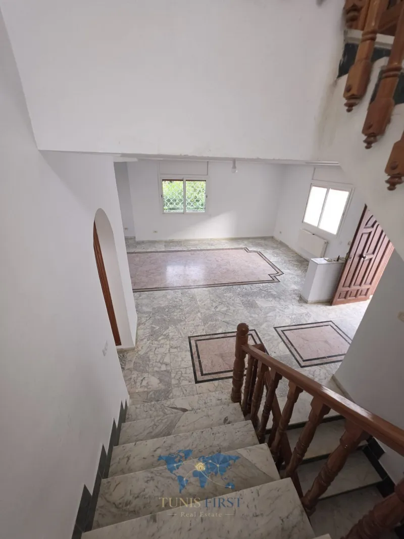 A louer  Villa S+6 pour usage bureautique à Gammarth — Gammarth