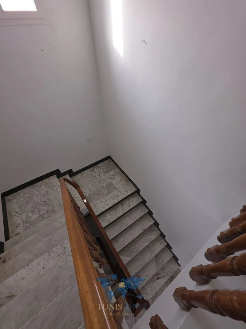 A louer  Villa S+6 pour usage bureautique à Gammarth — Gammarth