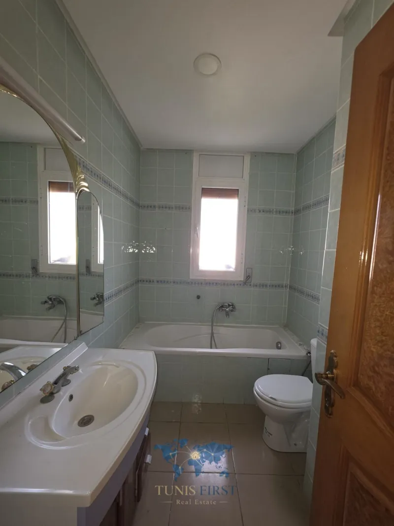 A louer  Villa S+6 pour usage bureautique à Gammarth — Gammarth