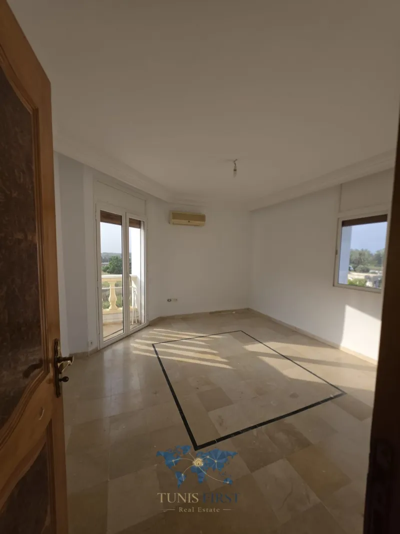 A louer  Villa S+6 pour usage bureautique à Gammarth — Gammarth