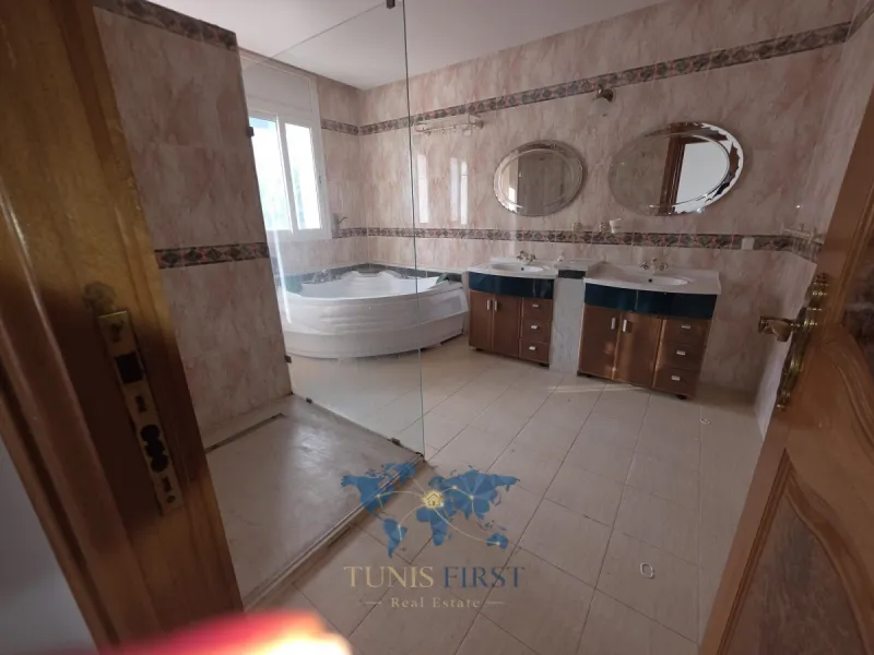 A louer  Villa S+6 pour usage bureautique à Gammarth — Gammarth