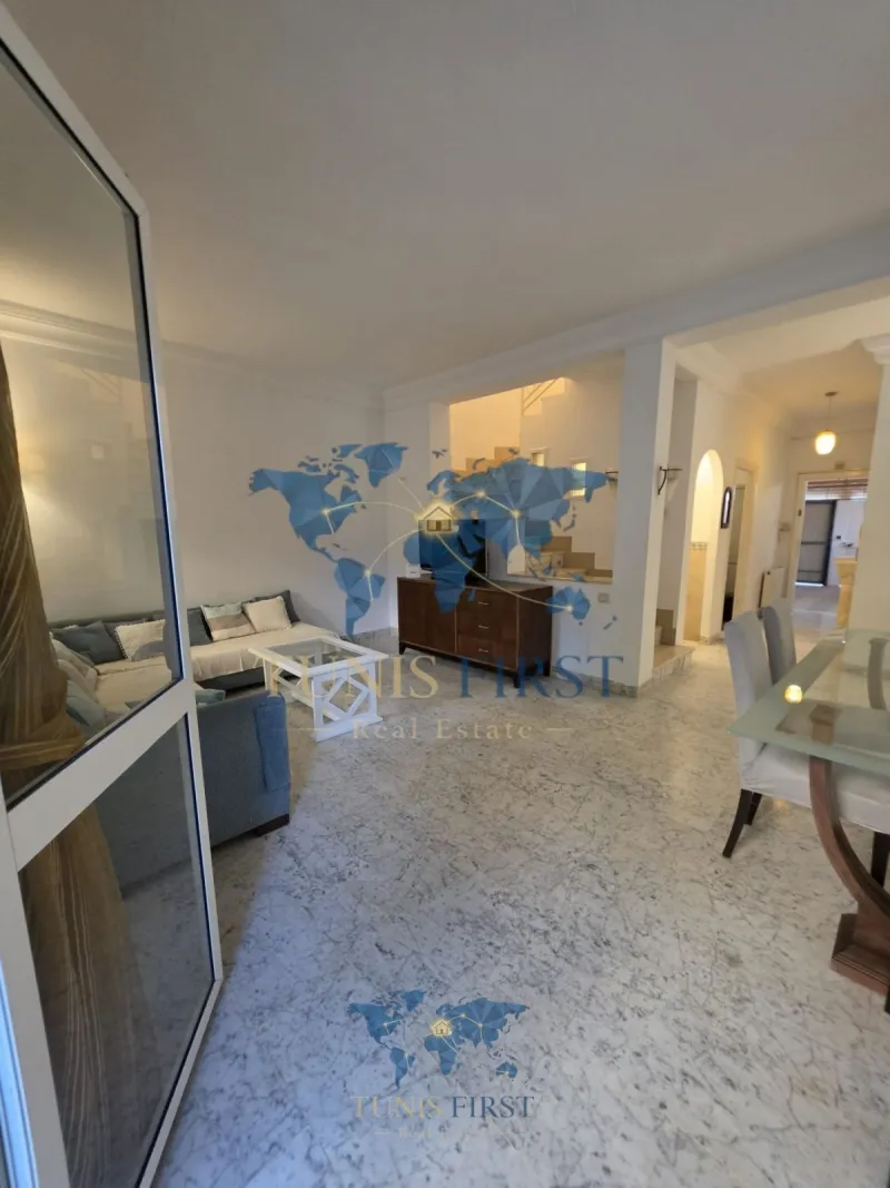 A Louer Charmant Duplex Vide à La Marsa — Cite Du Stade