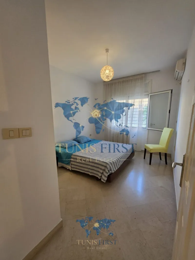 A Louer Charmant Duplex Vide à La Marsa — Cite Du Stade