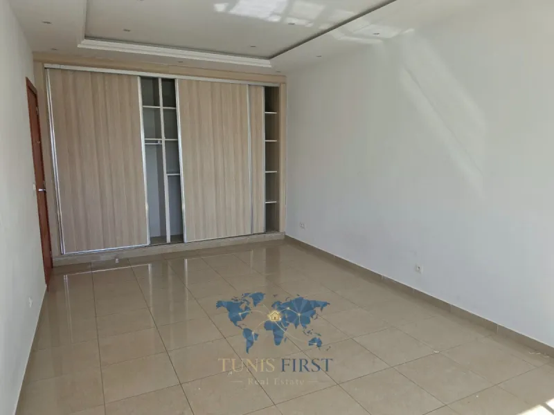 A Louer Duplex S+3 à La Marsa Sidi Abd Laziz — Sidi abdelaziz