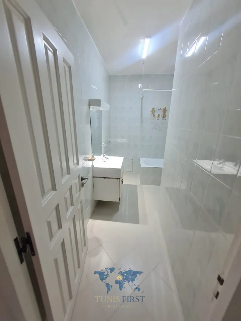 A Louer Villa Jumelée Vide à Cité EL Moez, La Marsa — Cite El Moez