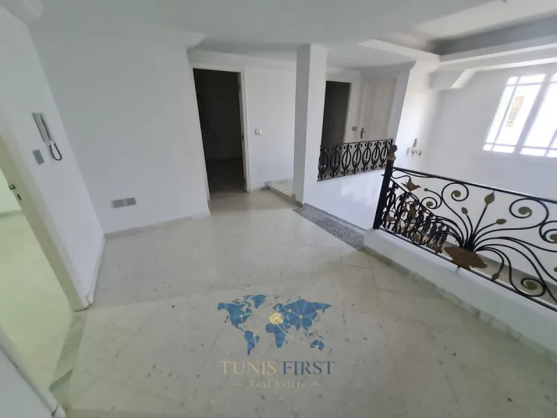A Louer Villa Jumelée Vide à Cité EL Moez, La Marsa — Cite El Moez