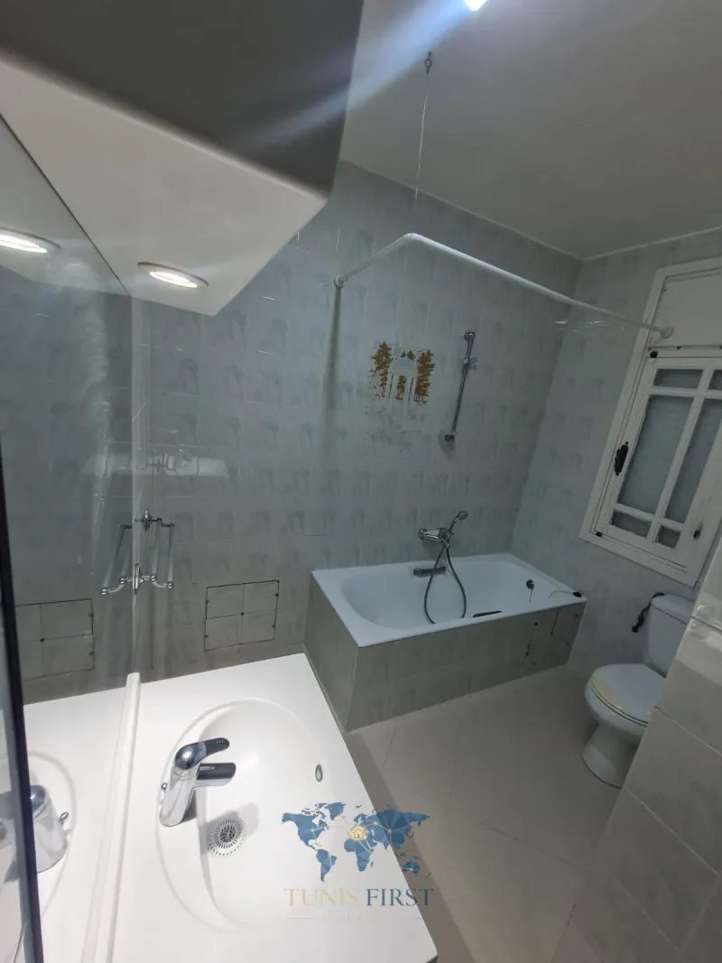A Louer Villa Jumelée Vide à Cité EL Moez, La Marsa — Cite El Moez