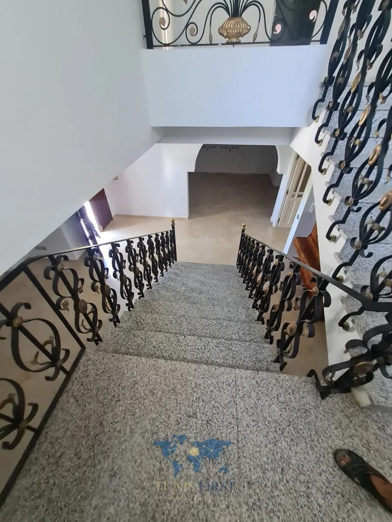 A Louer Villa Jumelée Vide à Cité EL Moez, La Marsa — Cite El Moez
