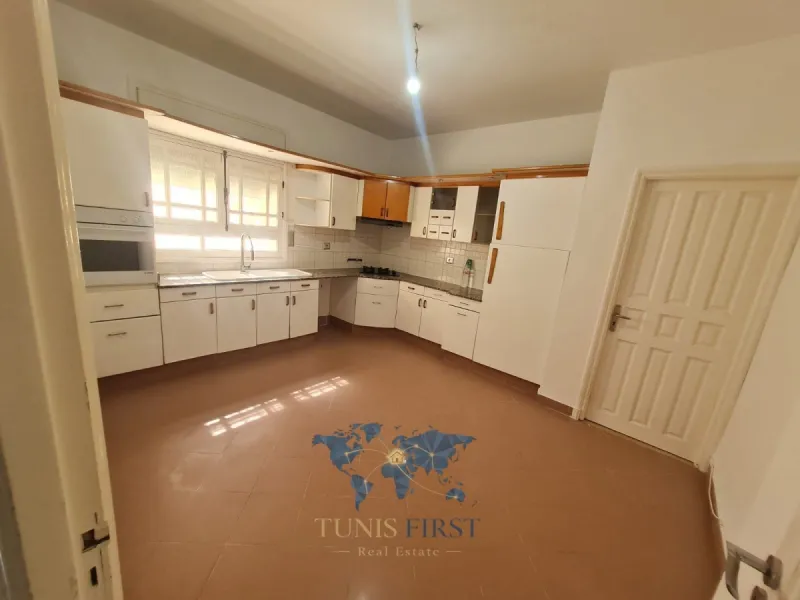 A Louer Villa Jumelée Vide à Cité EL Moez, La Marsa — Cite El Moez