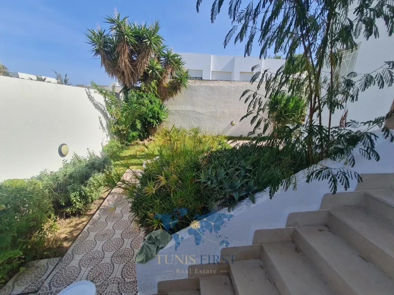 A Louer Villa Jumelée Vide à Cité EL Moez, La Marsa — Cite El Moez