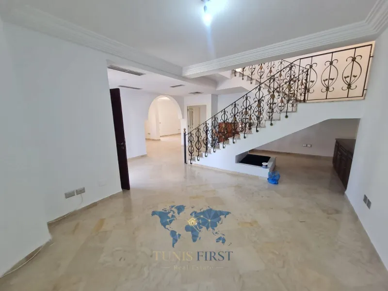 A Louer Villa Jumelée Vide à Cité EL Moez, La Marsa — Cite El Moez
