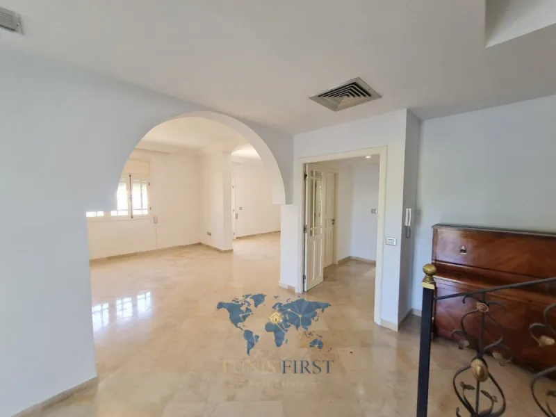 A Louer Villa Jumelée Vide à Cité EL Moez, La Marsa — Cite El Moez