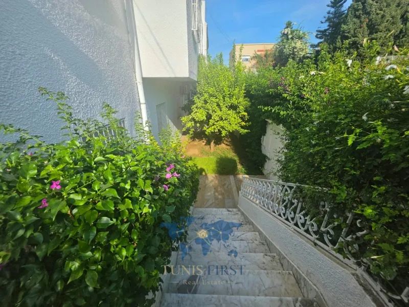 A Louer Etage de villa S+3 Meublé à La Marsa — Cite Erriadh