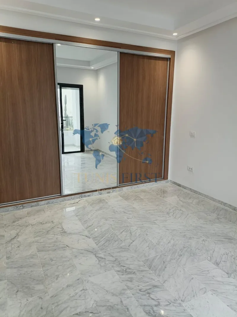 A vendre S+2 au coeur de la Marsa — Sidi abdelaziz