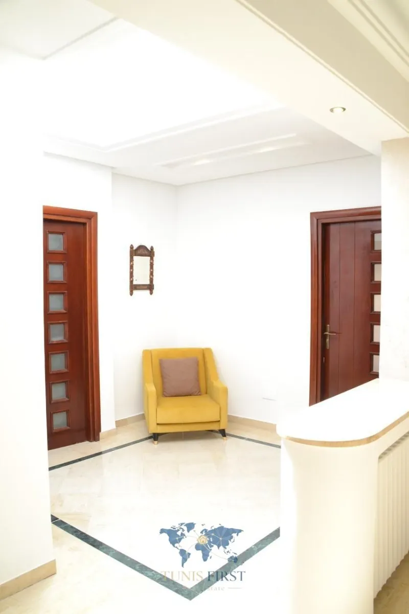 A louer Appartement S+3 meublé pour courte durée à La Marsa Sidi Abdlaziz — Sidi abdelaziz