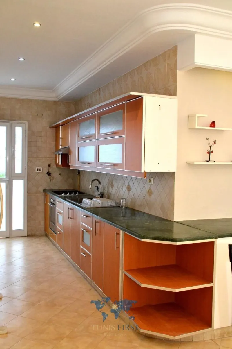 A louer Appartement S+3 meublé pour courte durée à La Marsa Sidi Abdlaziz — Sidi abdelaziz
