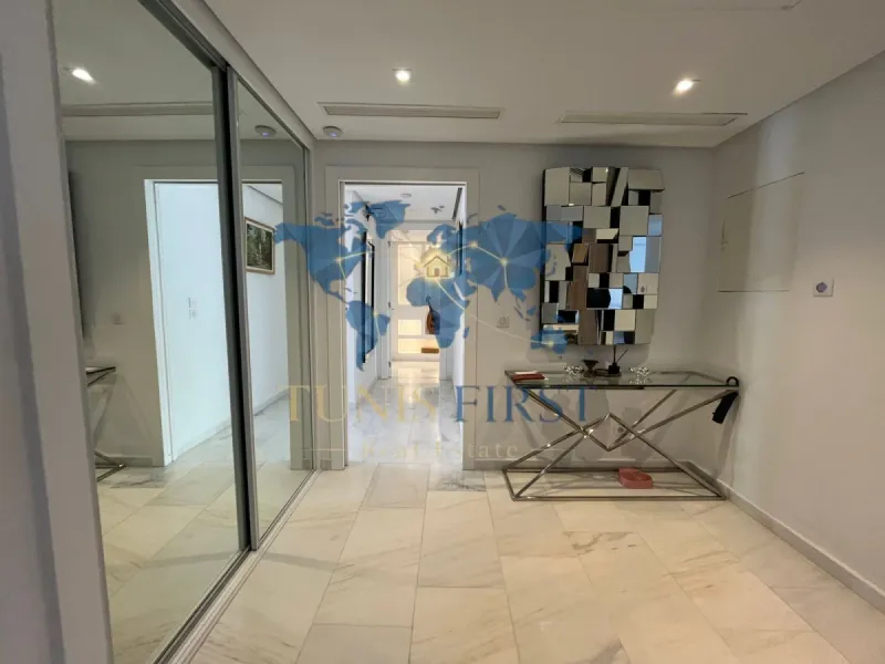 A vendre appartement S+2 avec jardins et piscine à Gammarth — Gammarth