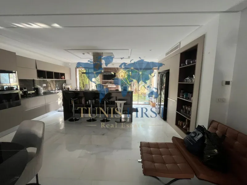 A vendre appartement S+2 avec jardins et piscine à Gammarth — Gammarth