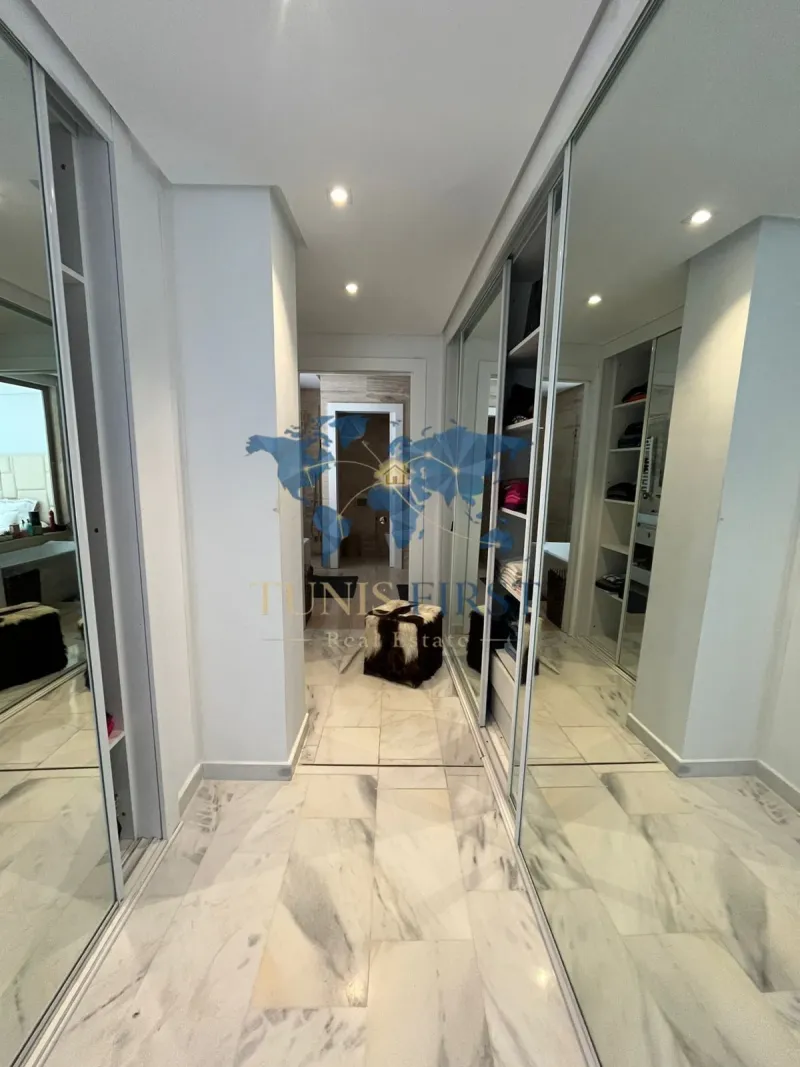 A vendre appartement S+2 avec jardins et piscine à Gammarth — Gammarth