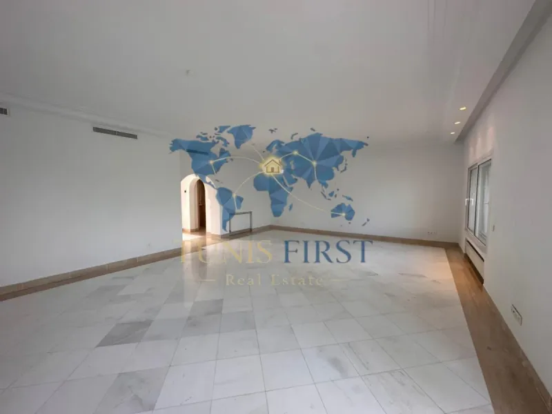 A louer Villa S+4 à Gammarth — Gammarth