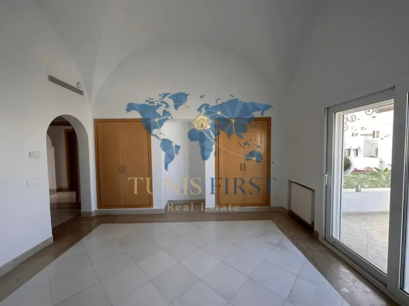 A louer Villa S+4 à Gammarth — Gammarth