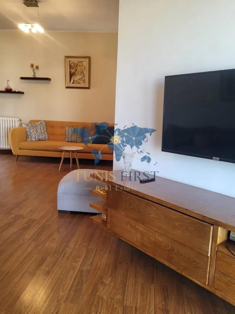 A louer etage de villa S+3 meublé avec jardin à la marsa — Marsa Ennassim