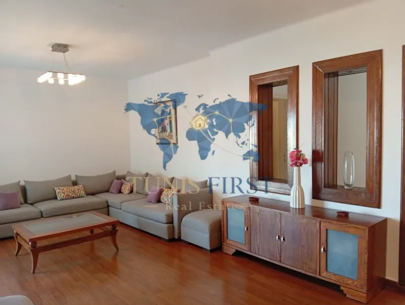 A louer etage de villa S+3 meublé avec jardin à la marsa — Marsa Ennassim