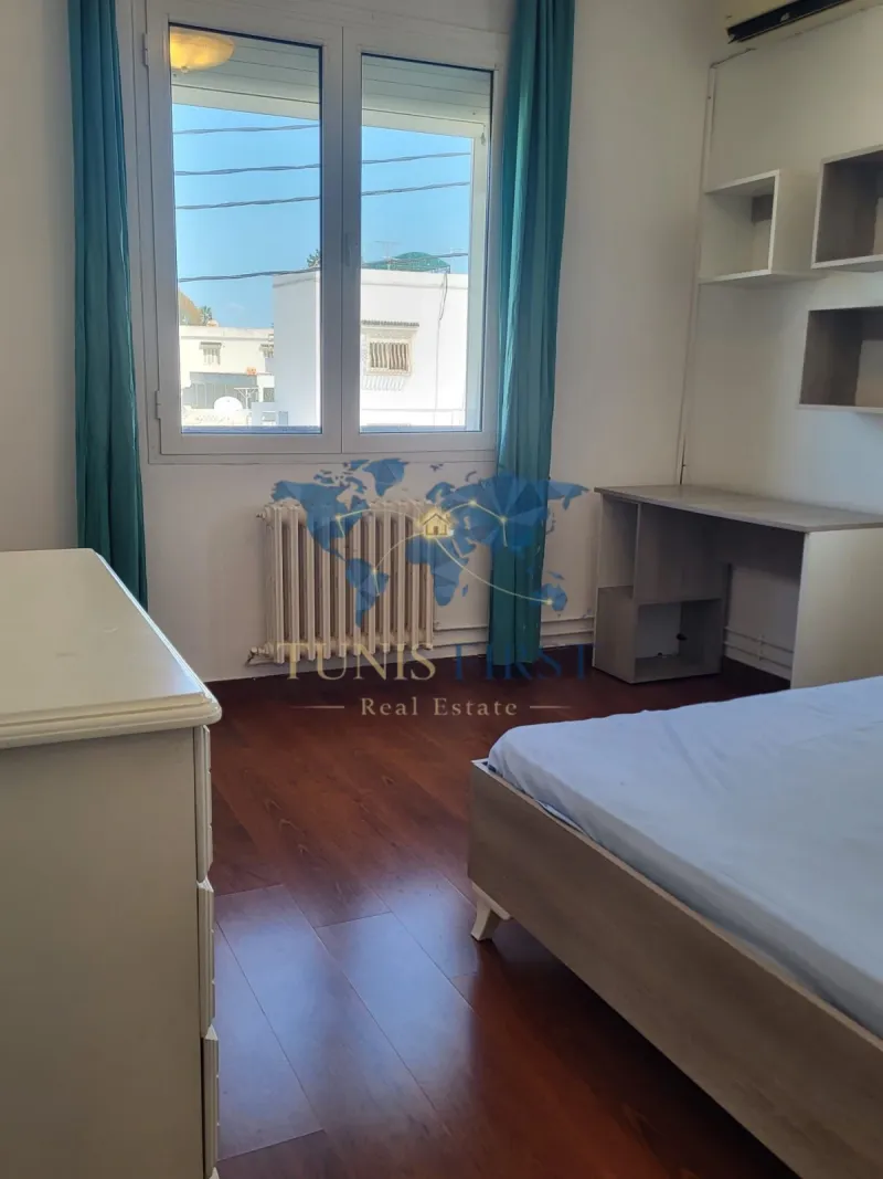 A louer etage de villa S+3 meublé avec jardin à la marsa — Marsa Ennassim
